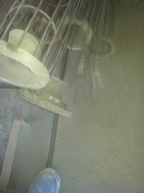 有客戶咨詢問除塵布袋更換了需要更換除塵器骨架嗎？